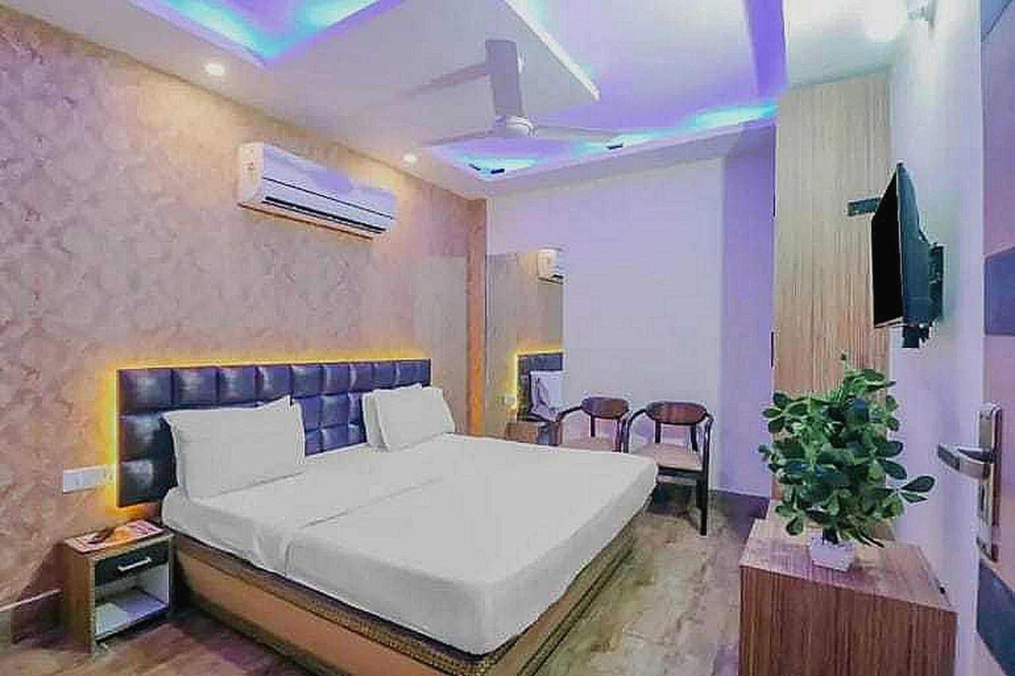 Super Hotel O Vivaan Residency Rohtak エクステリア 写真