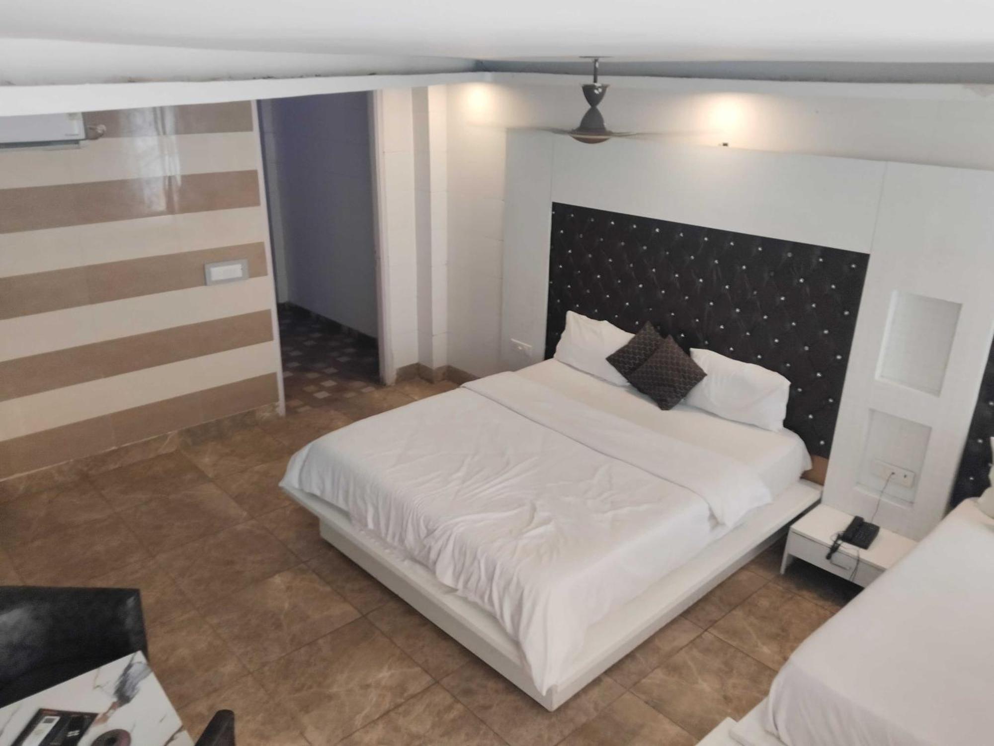 Super Hotel O Vivaan Residency Rohtak エクステリア 写真